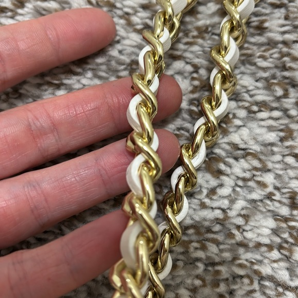 KARL LAGERFELD PARIS Agyness Chevron Chain Shoulder Bag - Picture 3 of 12